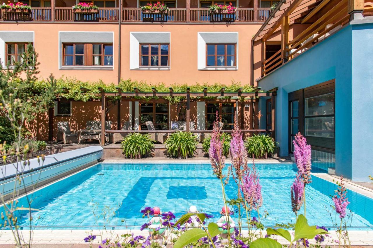 Hotel Montafoner Hof Schruns ภายนอก รูปภาพ