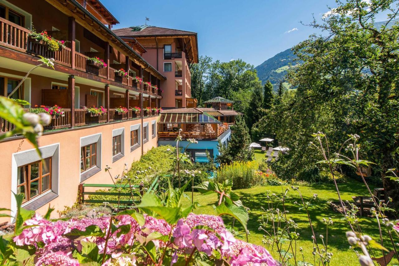 Hotel Montafoner Hof Schruns ภายนอก รูปภาพ