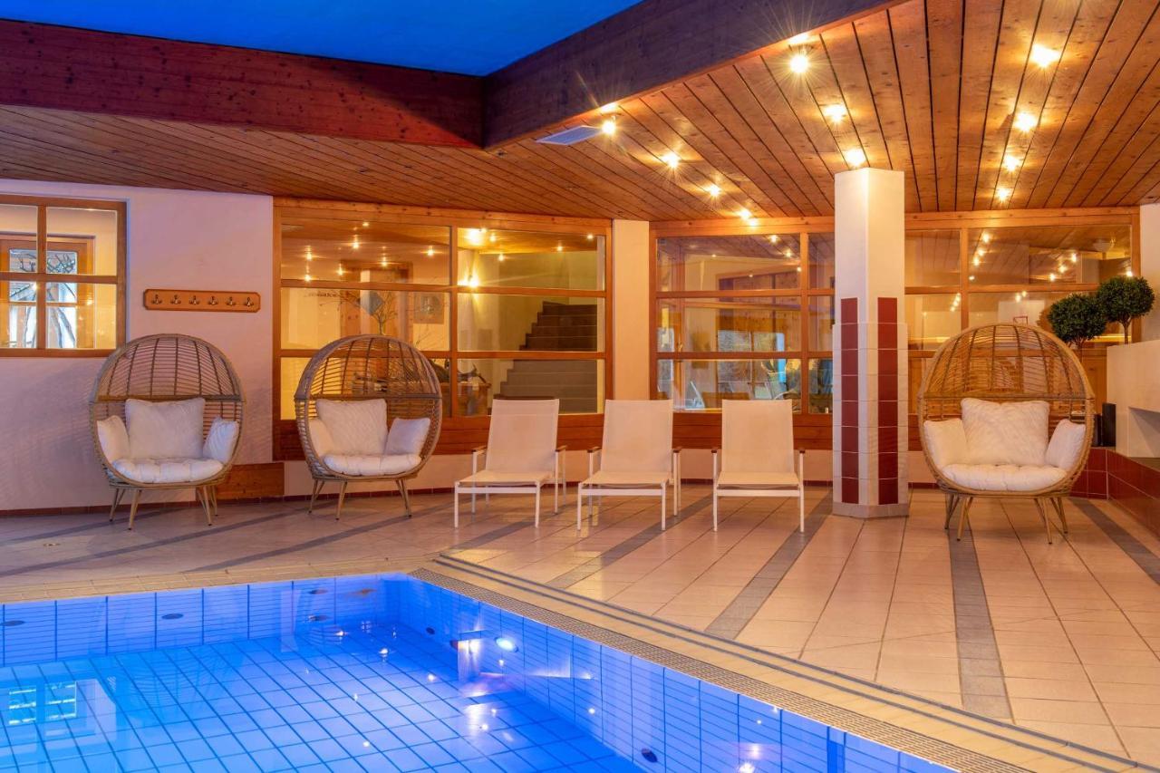 Hotel Montafoner Hof Schruns ภายนอก รูปภาพ