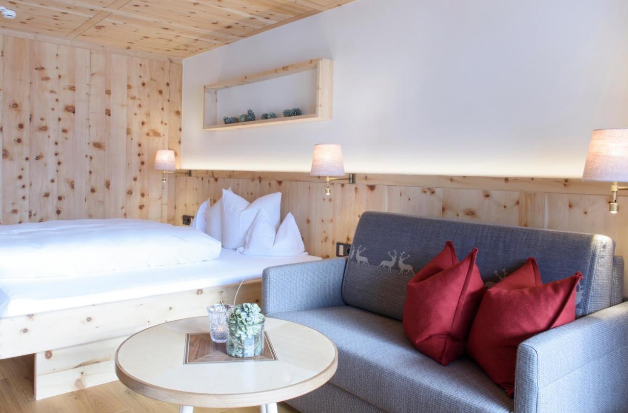 Hotel Montafoner Hof Schruns ภายนอก รูปภาพ