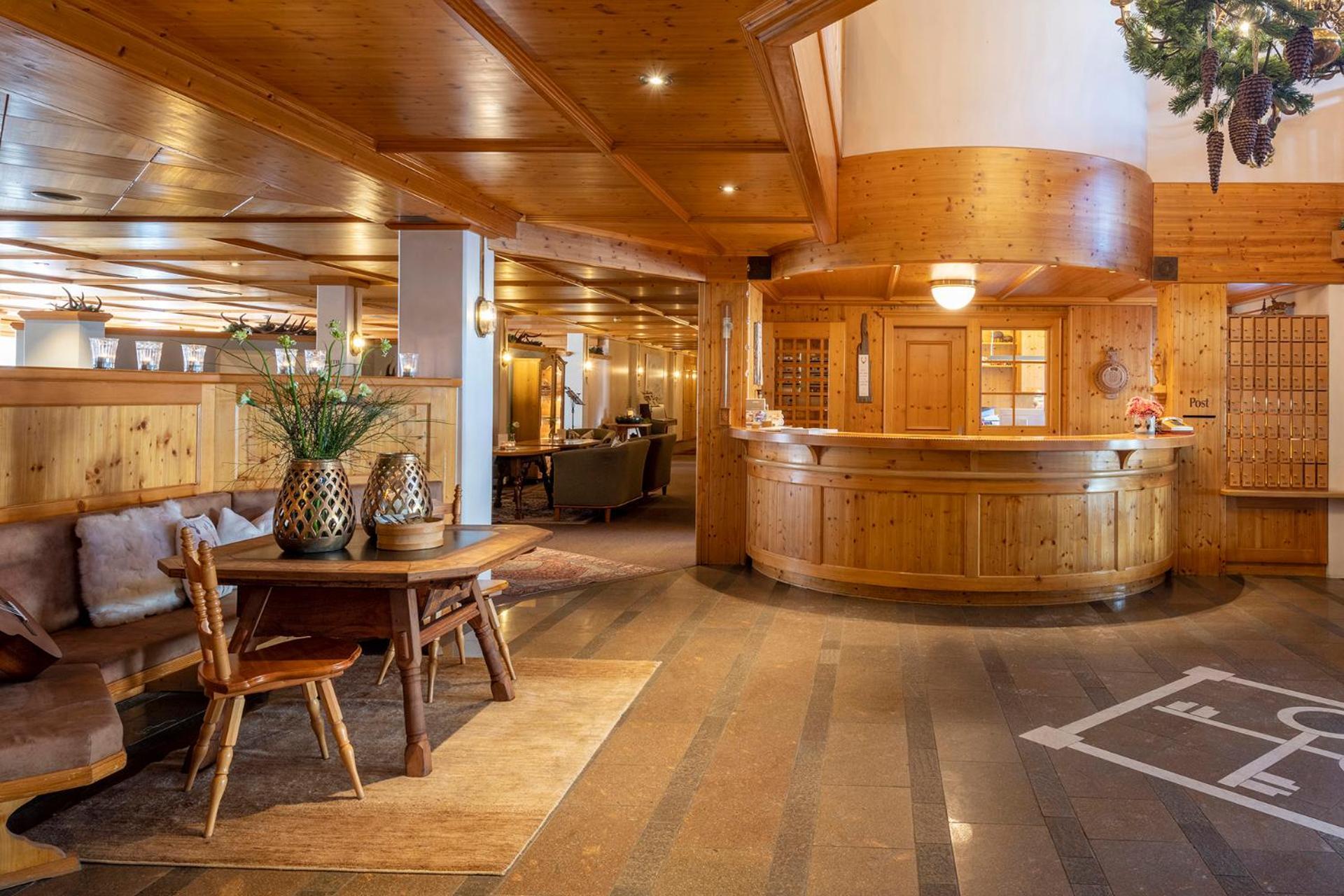 Hotel Montafoner Hof Schruns ภายนอก รูปภาพ