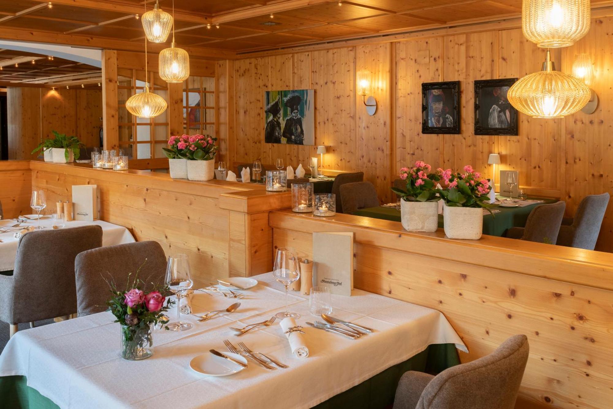 Hotel Montafoner Hof Schruns ภายนอก รูปภาพ
