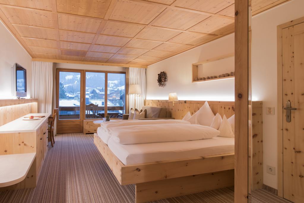 Hotel Montafoner Hof Schruns ภายนอก รูปภาพ
