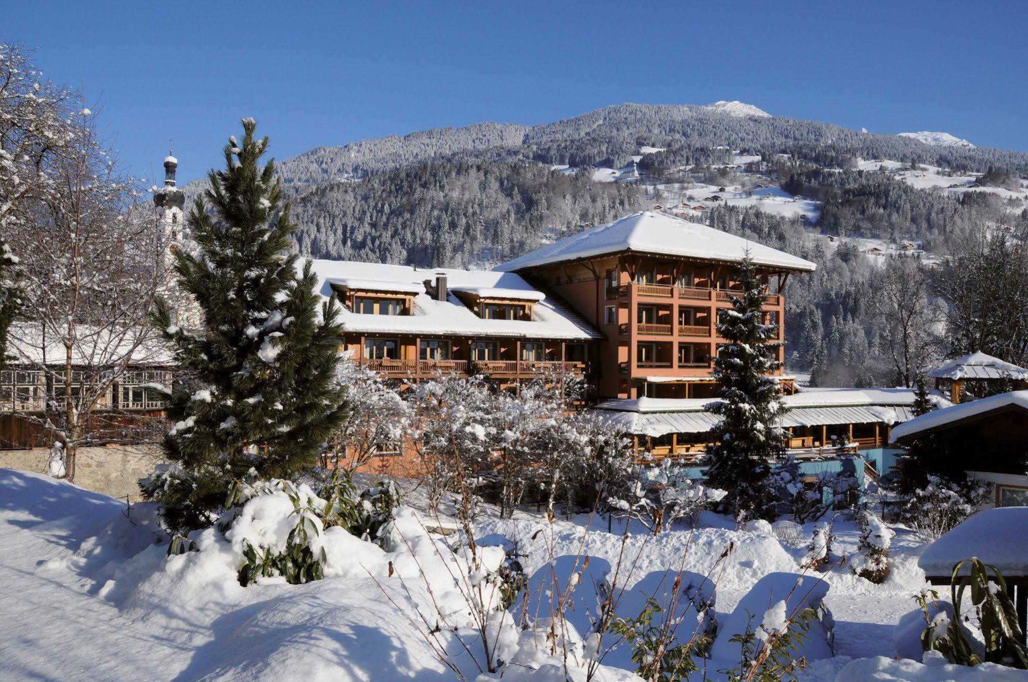 Hotel Montafoner Hof Schruns ภายนอก รูปภาพ